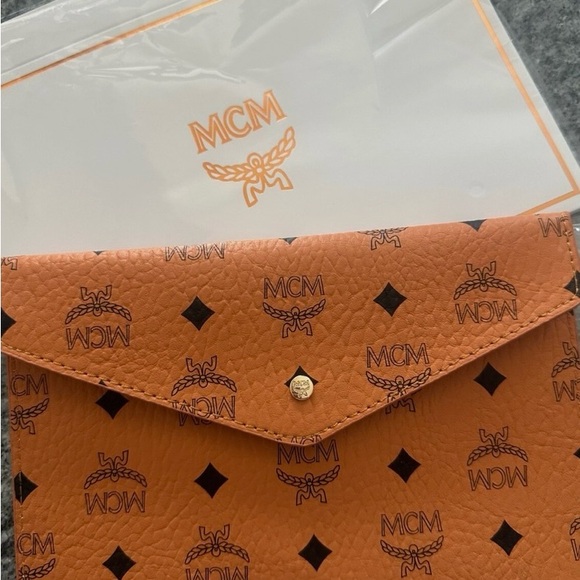 MCM  Envelope Clutch in Cognac Novelty GWP - Picture 2 of 9